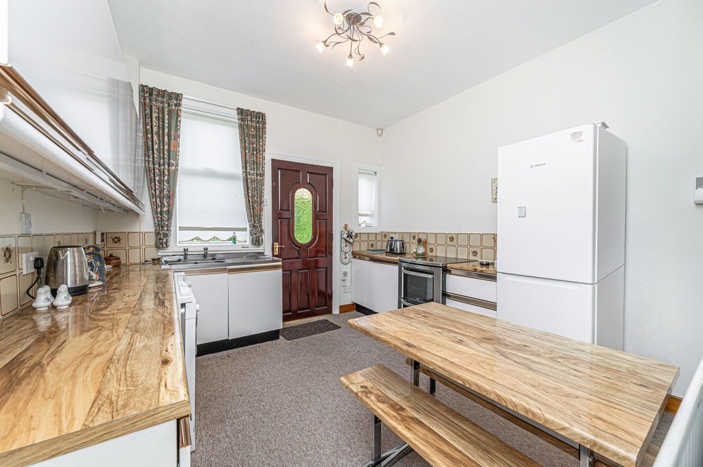 Property photo 2 of 31 Dining Kitchen
