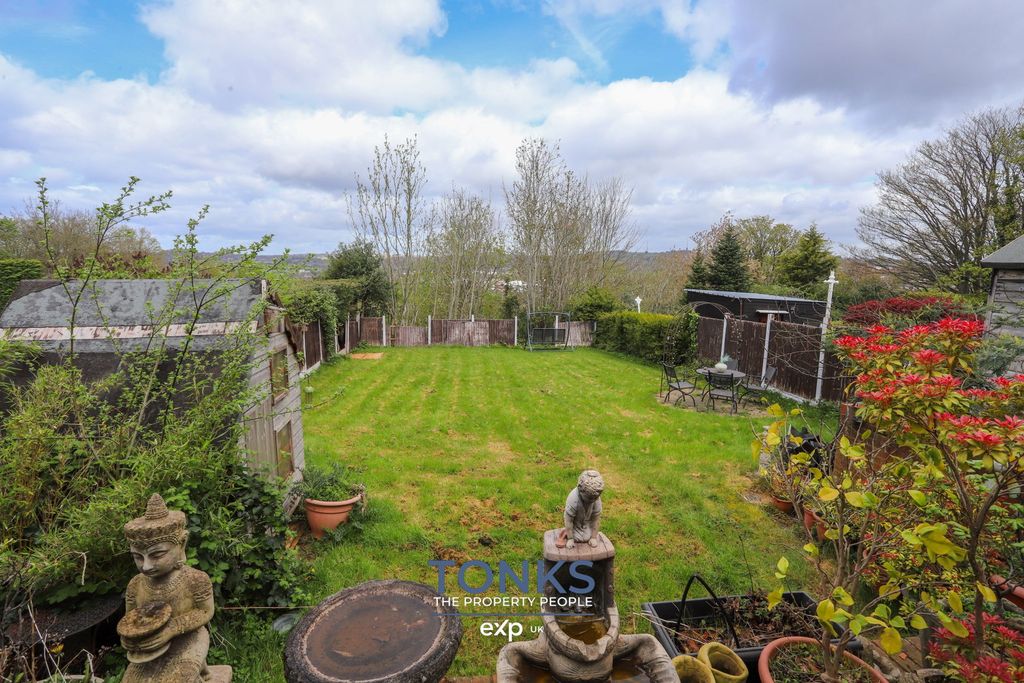 Property photo 2 of 20