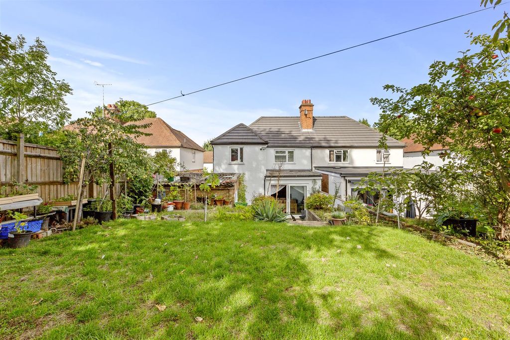 Property photo 2 of 17 13 Wendover Street, Hp11 2Je-13.Jpg