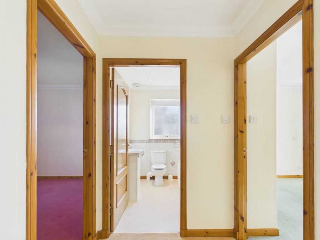 Property photo 3 of 27