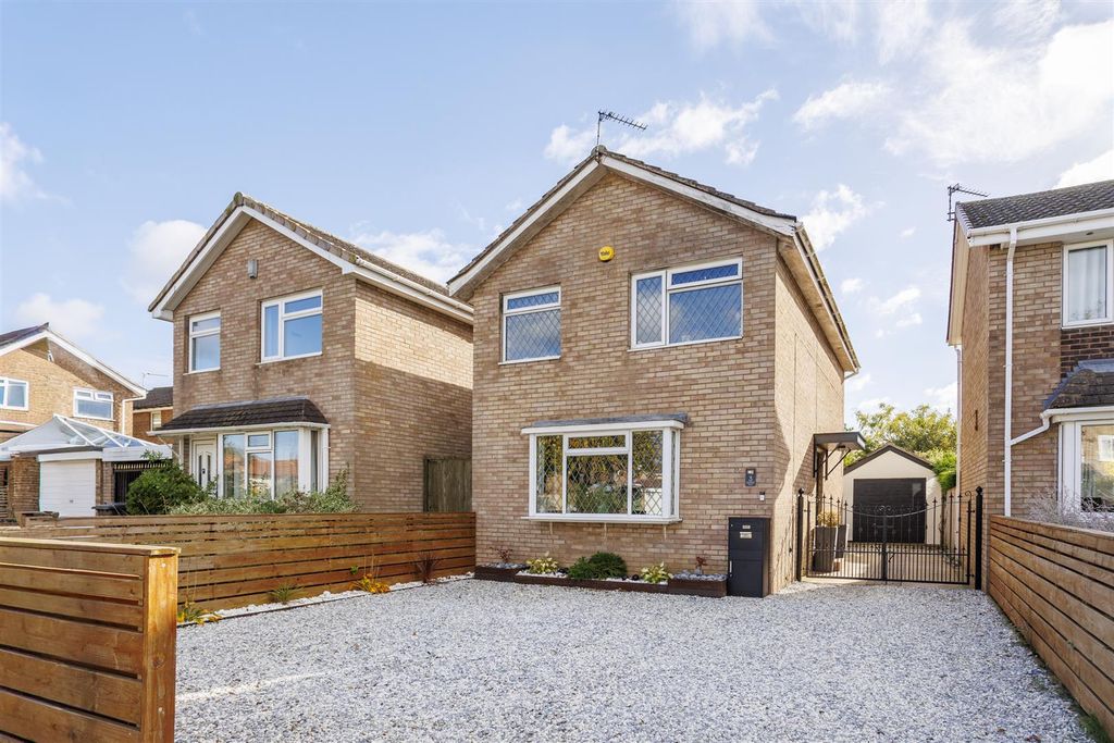 Property photo 1 of 32 3_Keble_Park_South_32.Jpg