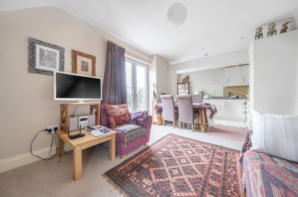 Additional image 10 of 2 bed flat for saleClive Avenue, Church Stretton, Shropshire SY6