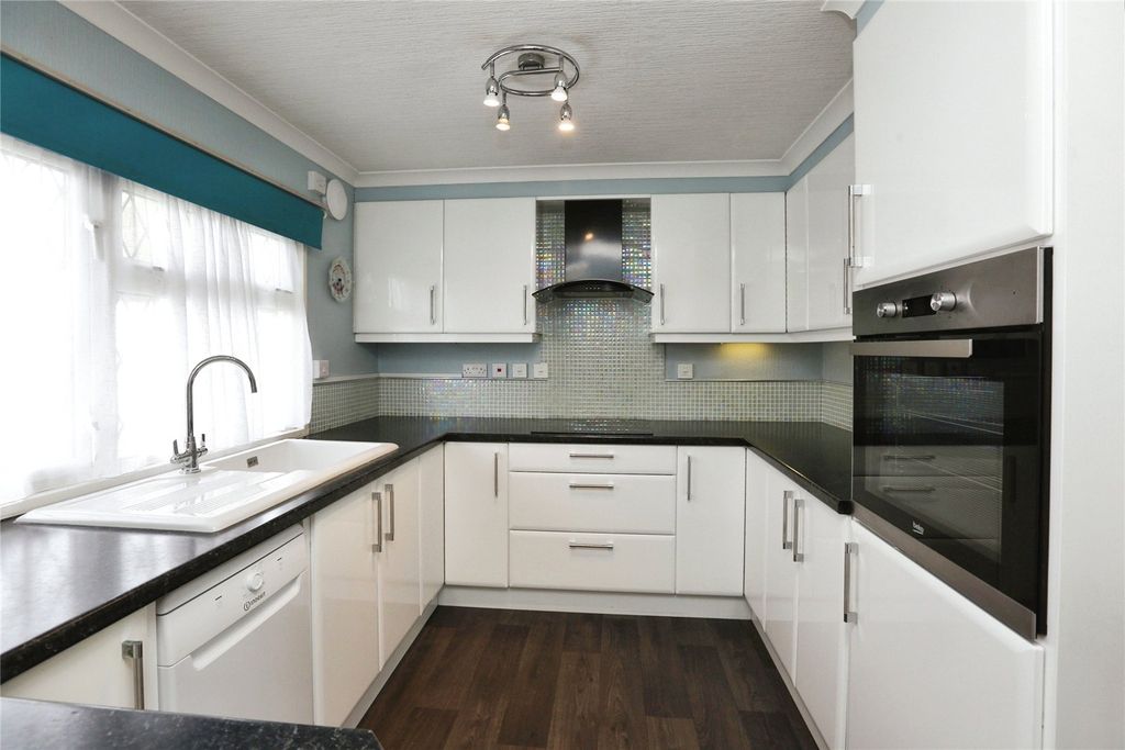 Property photo 2 of 19 Kitchen