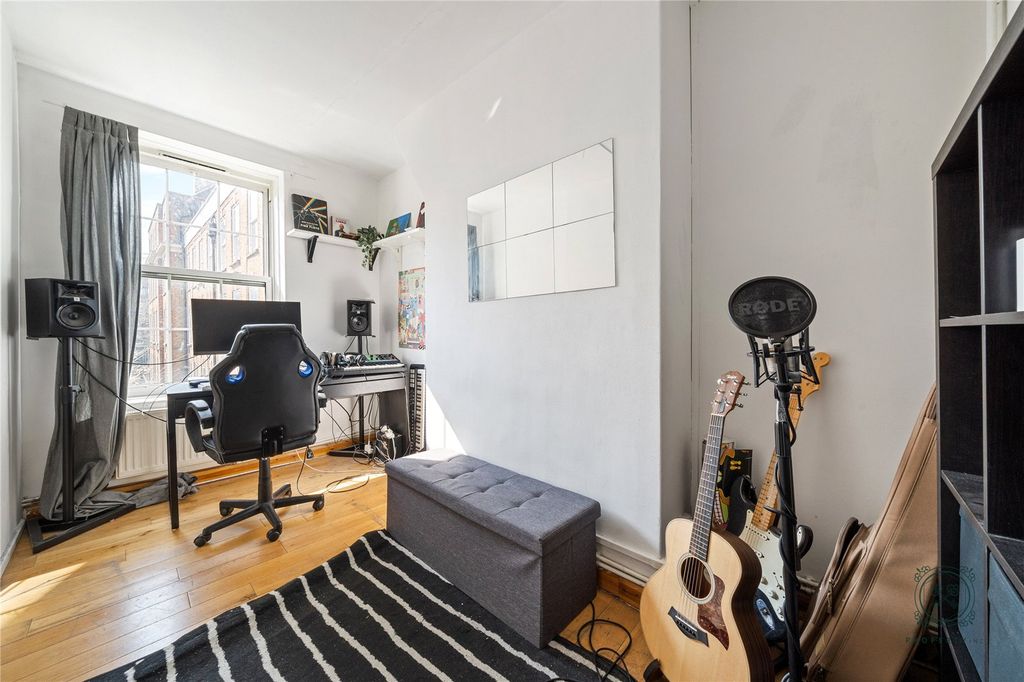 Property photo 1 of 9 Reception