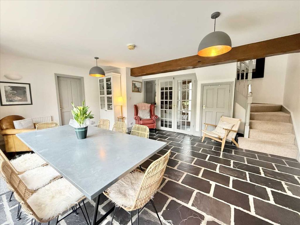 Property photo 3 of 33 Entrance Porch