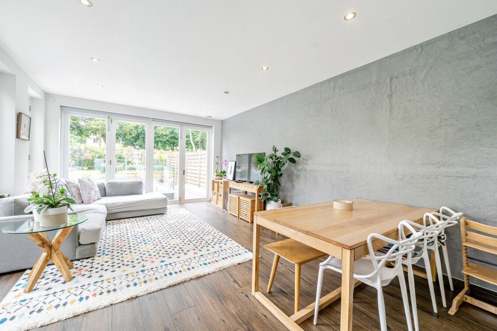 Property photo 2 of 9 Picture No. 27