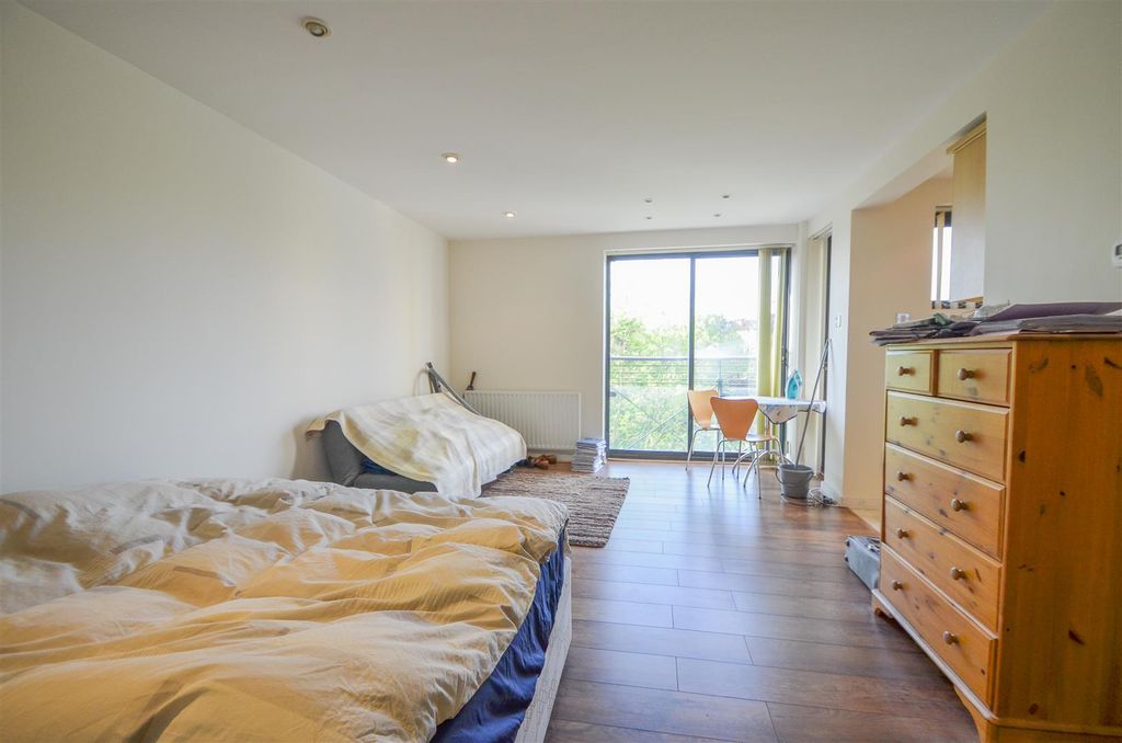 Property photo 3 of 6 Ocean Wharf