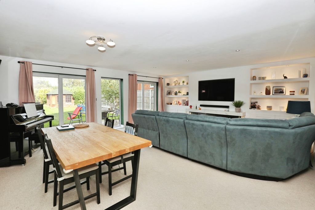 Property photo 2 of 13