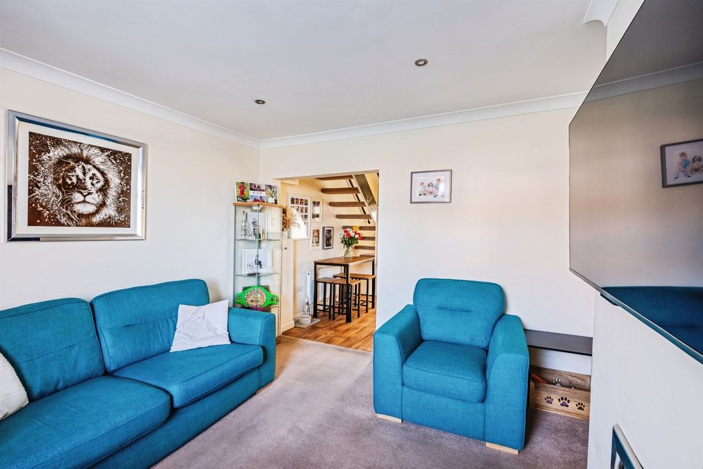 Property photo 2 of 13