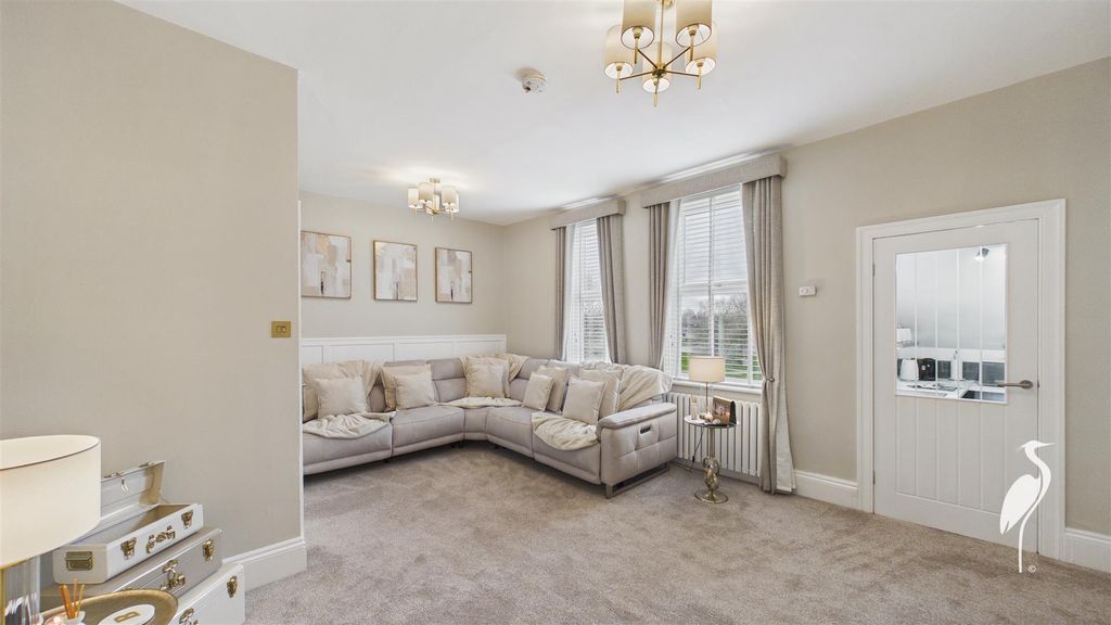 Property photo 3 of 18 Lounge