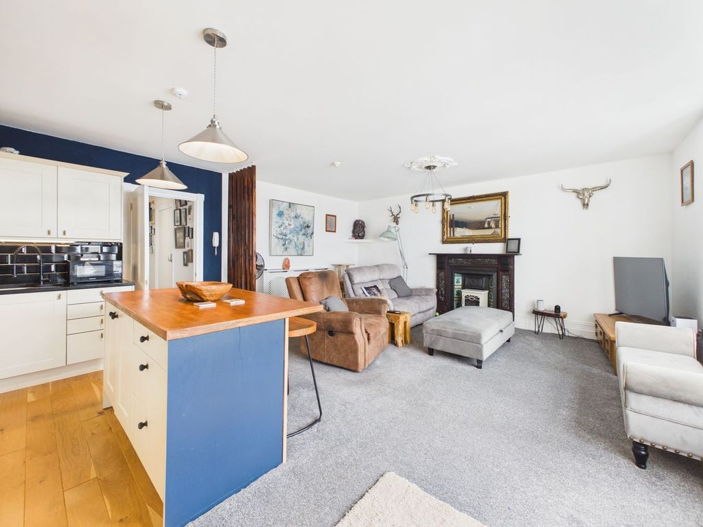 Property photo 3 of 19