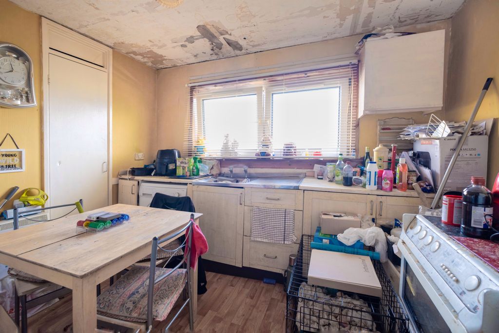 Additional image 6 of 2 bed flat for saleMaybole Road, Port Glasgow PA14