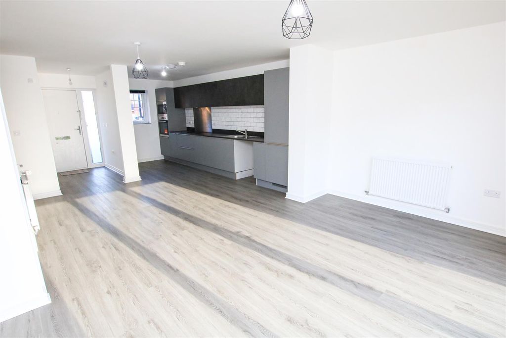 Property photo 2 of 17 Living/ Dining/ Kitchen Area