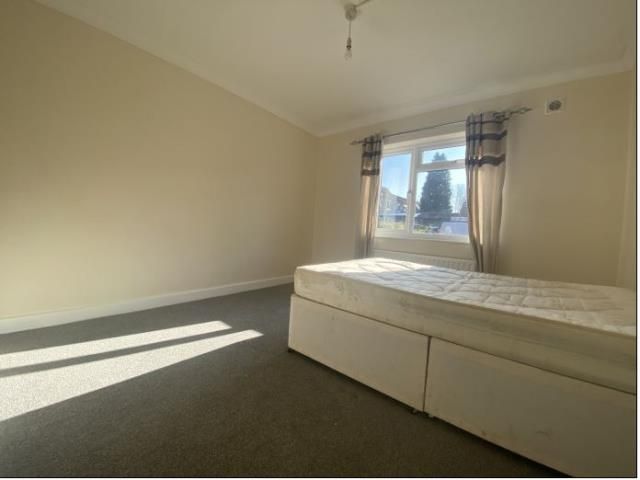 Property photo 3 of 6 Bedroom