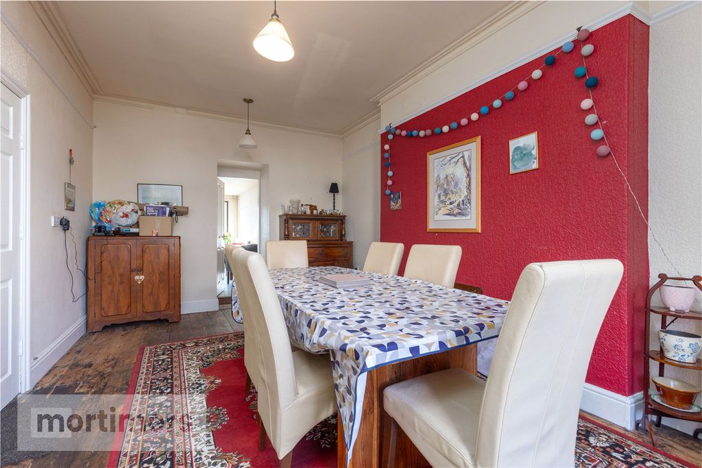 Property photo 3 of 21 Dining Room