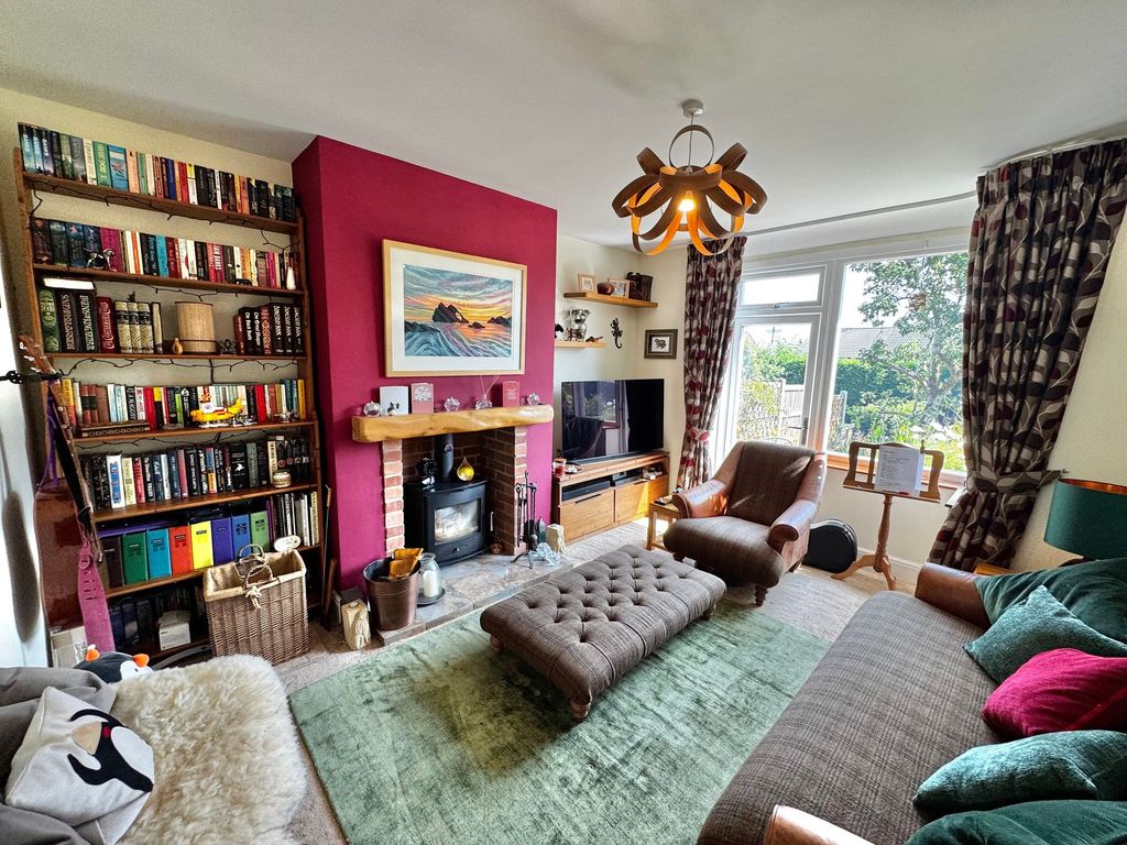 Property photo 3 of 21 Living Room