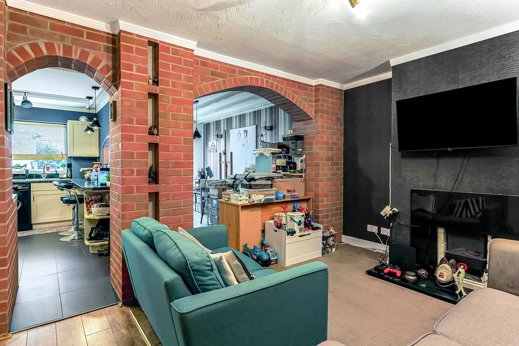 Property photo 2 of 18