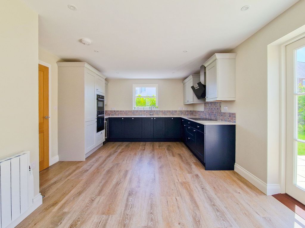 Property photo 3 of 27