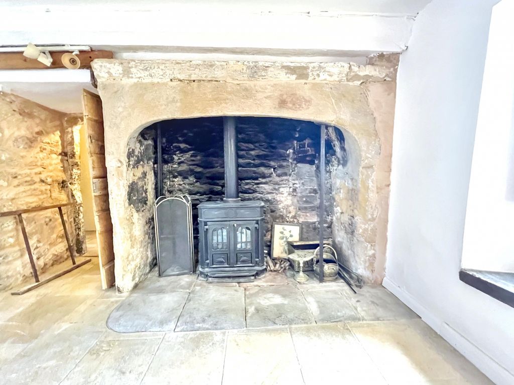 Property photo 3 of 34 Gallery
