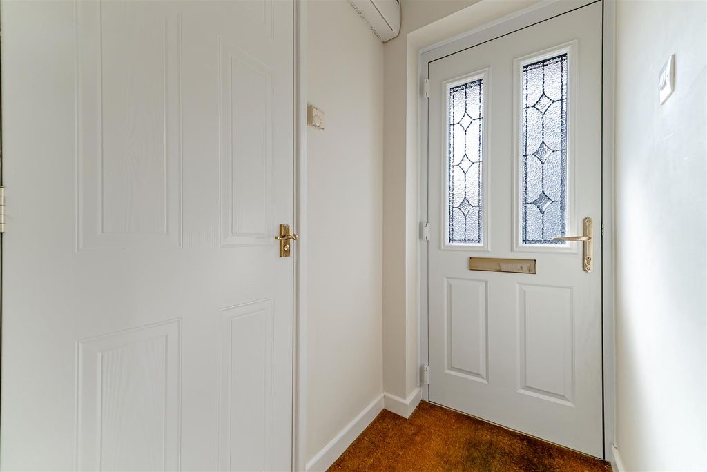 Property photo 3 of 18 Entrance