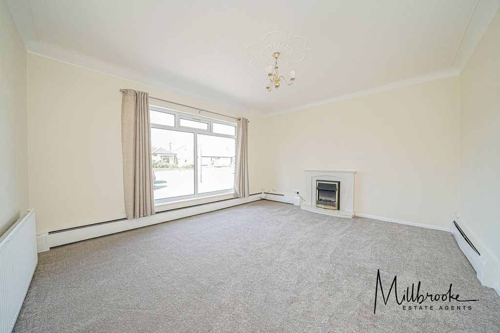 Property photo 2 of 27