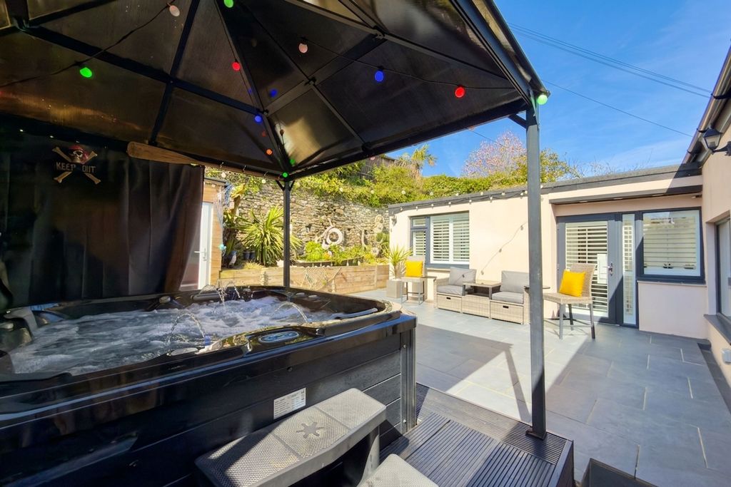 Property photo 2 of 21