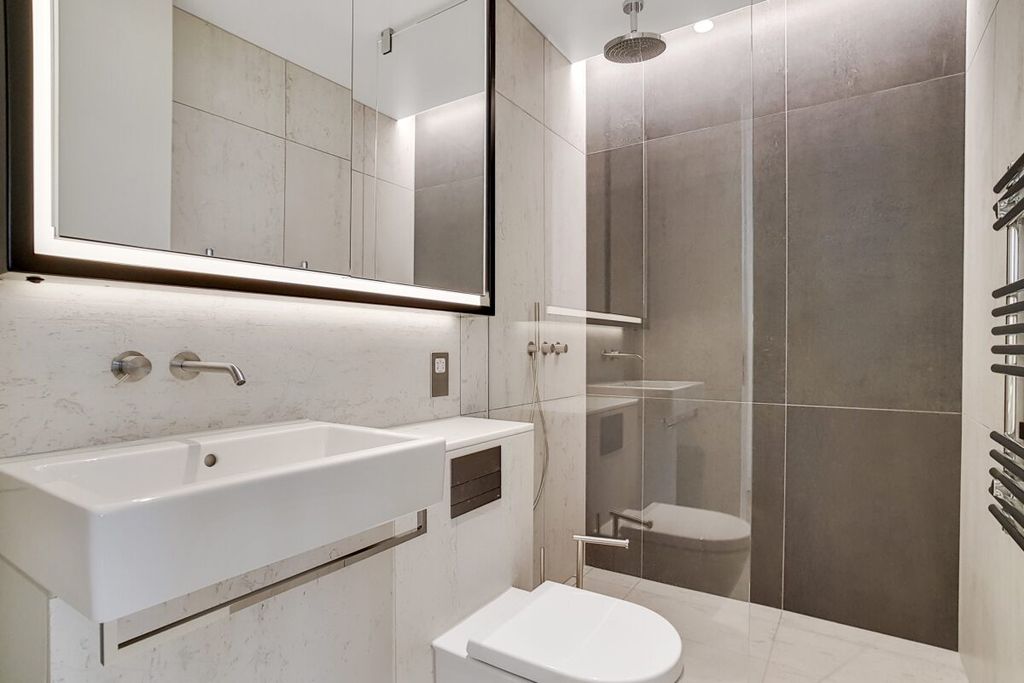 Property photo 3 of 17 11_Master_Ensuite_5