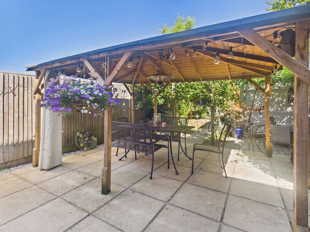 Property photo 2 of 11 Pergola
