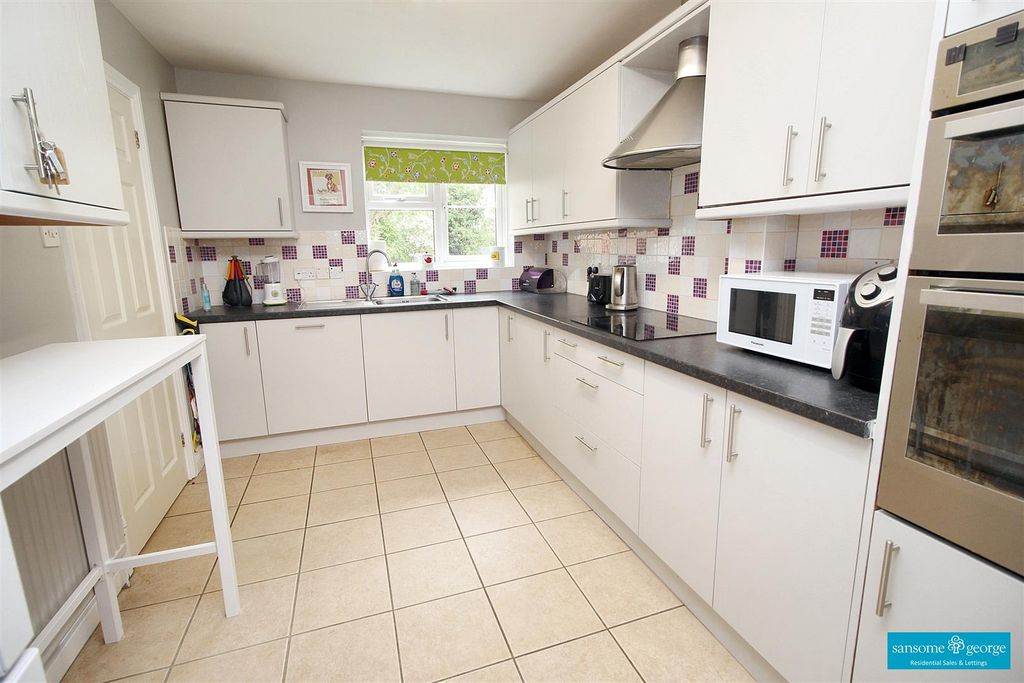 Property photo 2 of 17 Kitchen