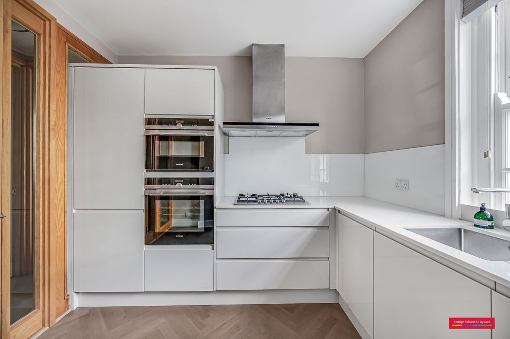 Property photo 1 of 10 Kitchen