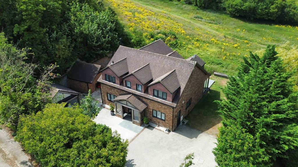 Property photo 1 of 28