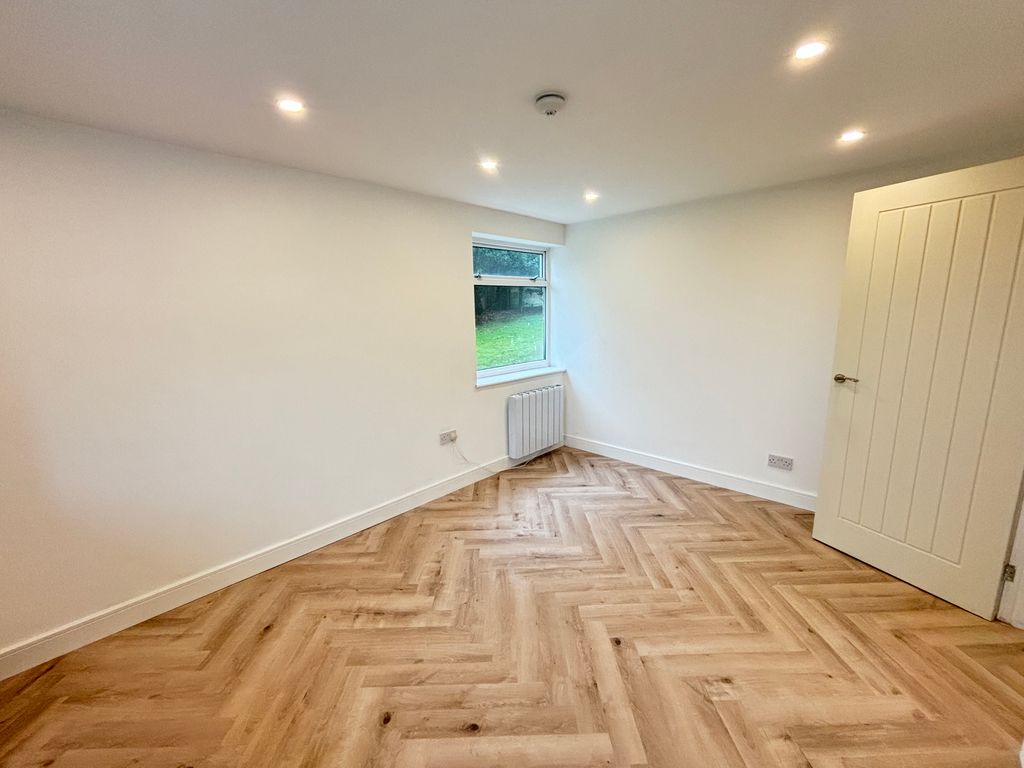 Property photo 2 of 9 Image