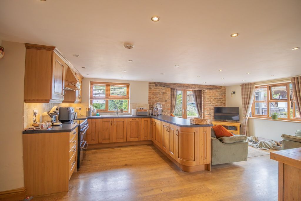 Property photo 3 of 27 4558733