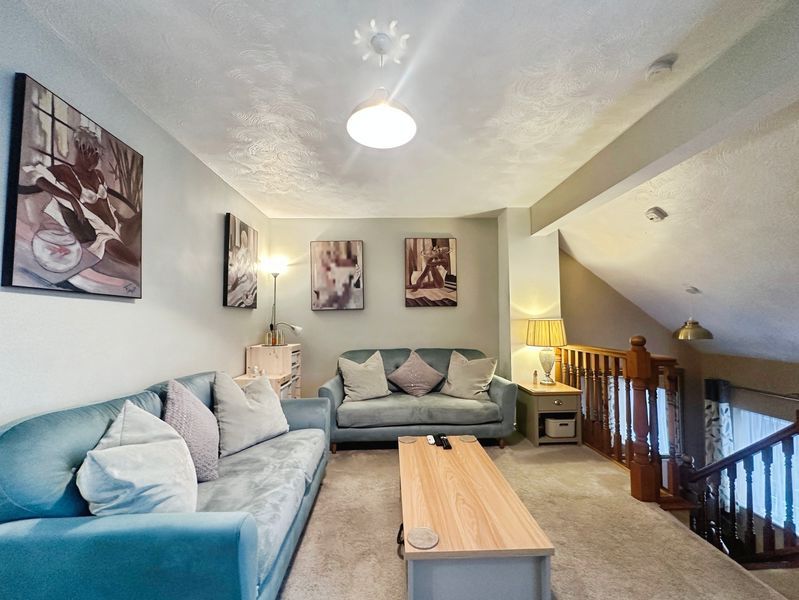 Property photo 3 of 13 Lounge