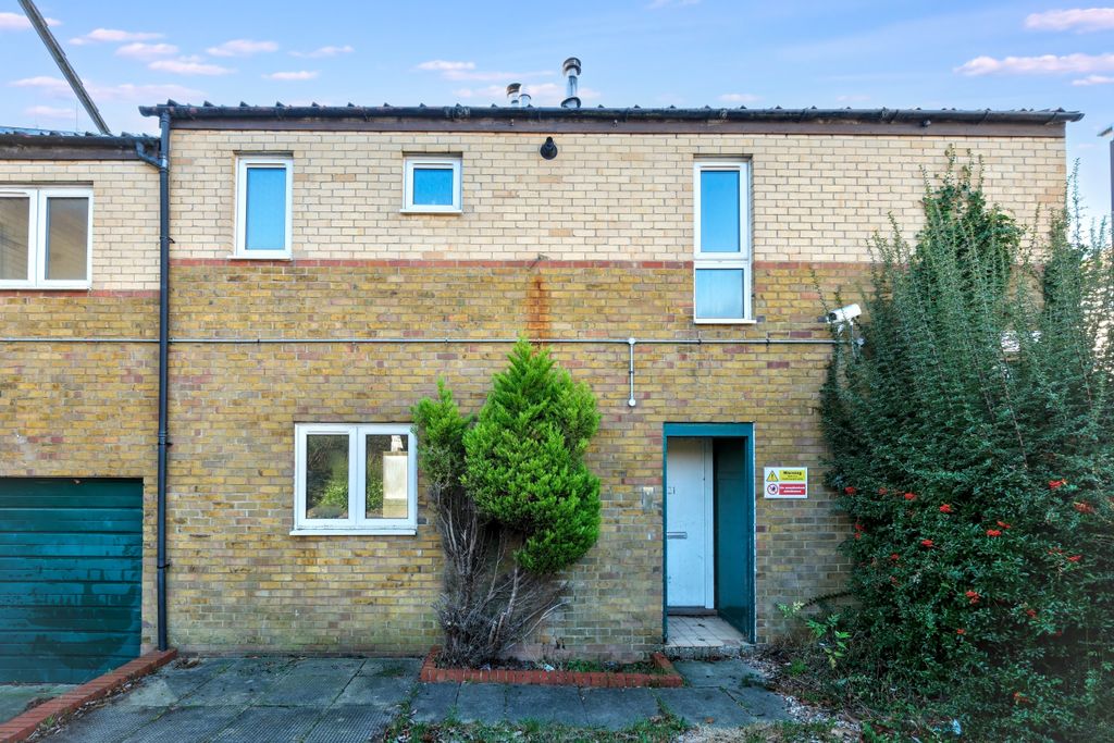 Property photo 1 of 20 21 Blackheath Crescent, Bradwell Common, Milton Keynes Mk13 8Ad