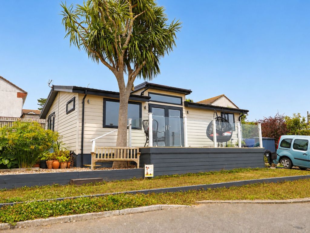 Property photo 1 of 18 External