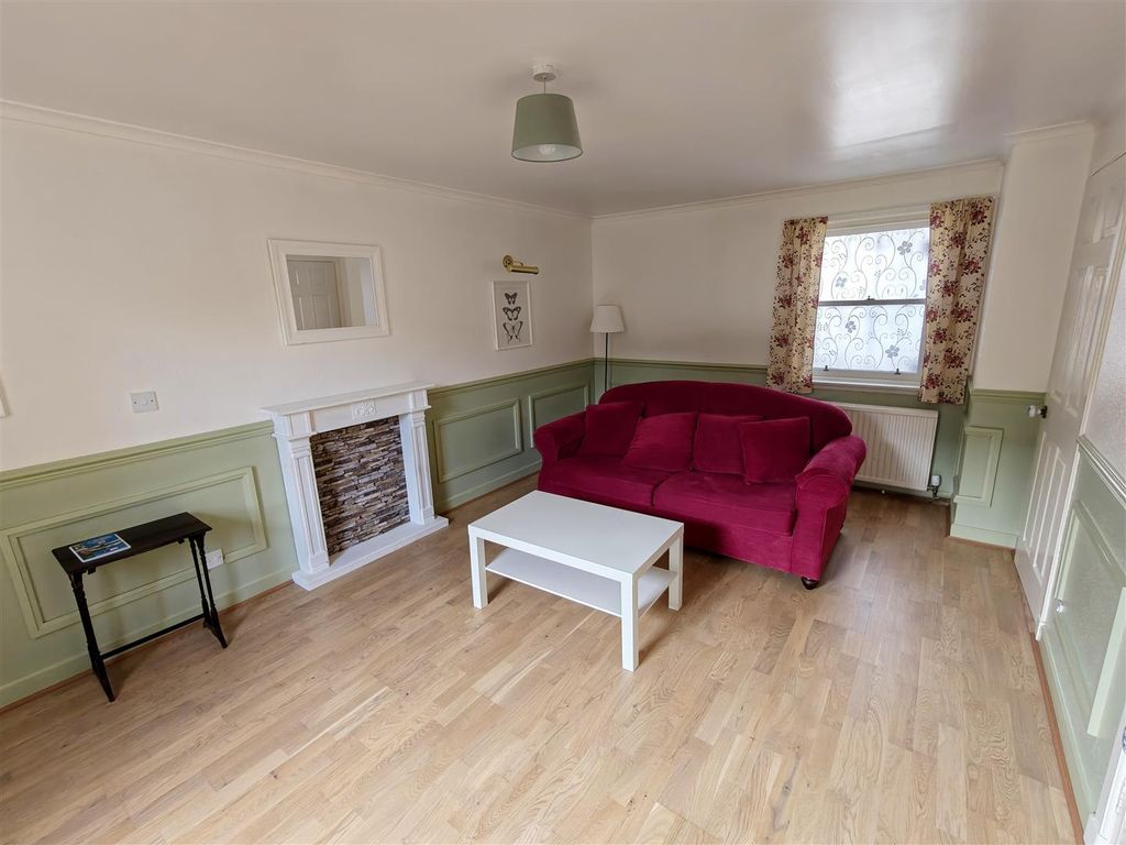 Property photo 3 of 14 02_Lounge.Jpg