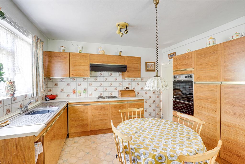 Property photo 3 of 21 6782.Jpg
