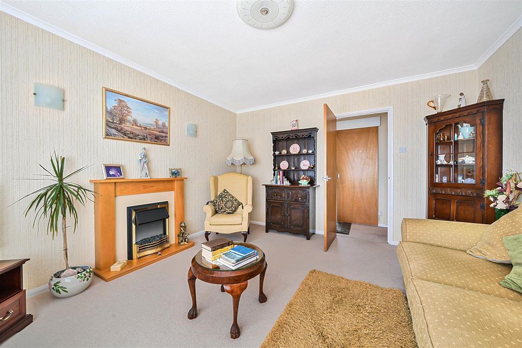 Property photo 2 of 12 1313479-10-685d7B7E8Dcf1.Jpg