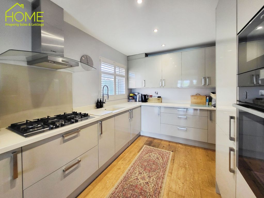 Property photo 3 of 27 Kitchen