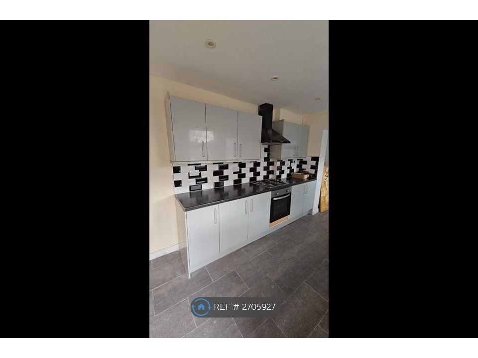 Property photo 2 of 19 Kitchen