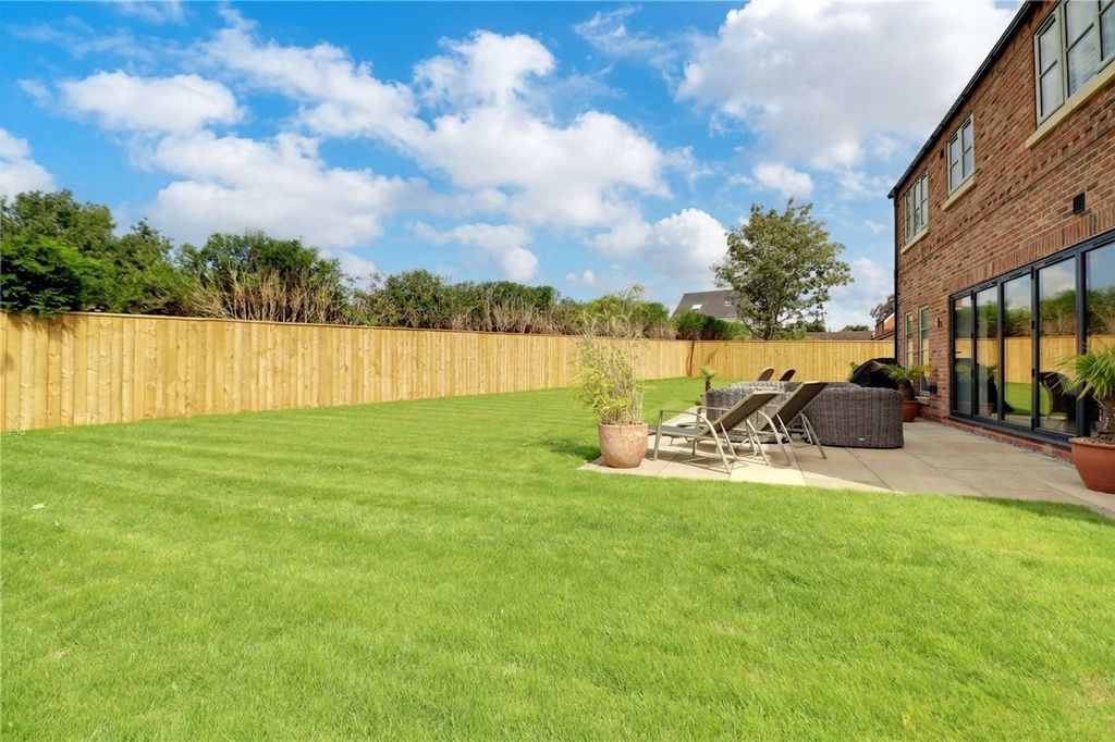 Property photo 2 of 24