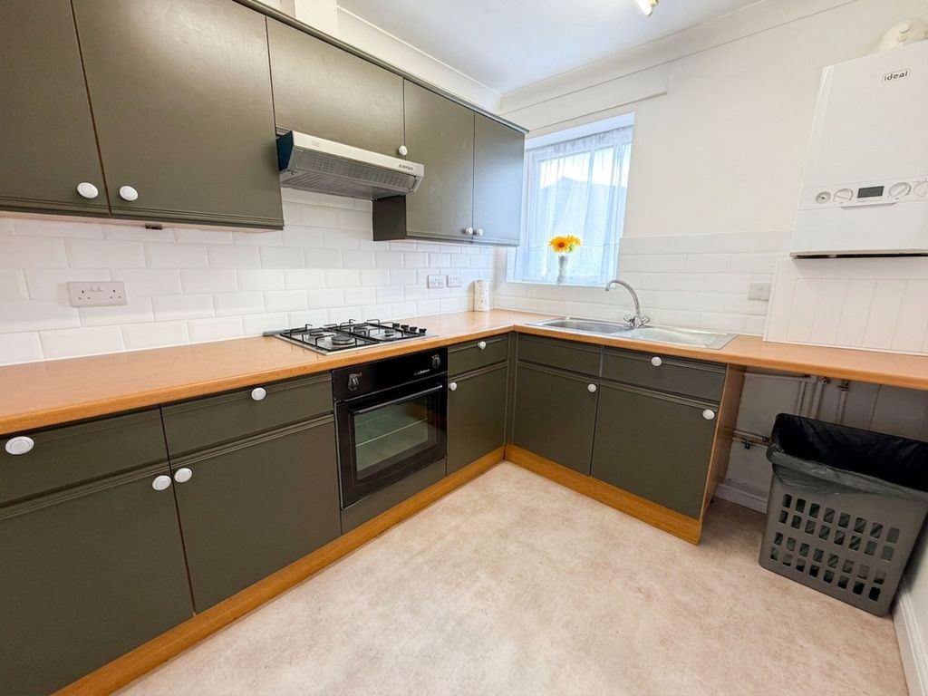Property photo 3 of 6 Kitchen