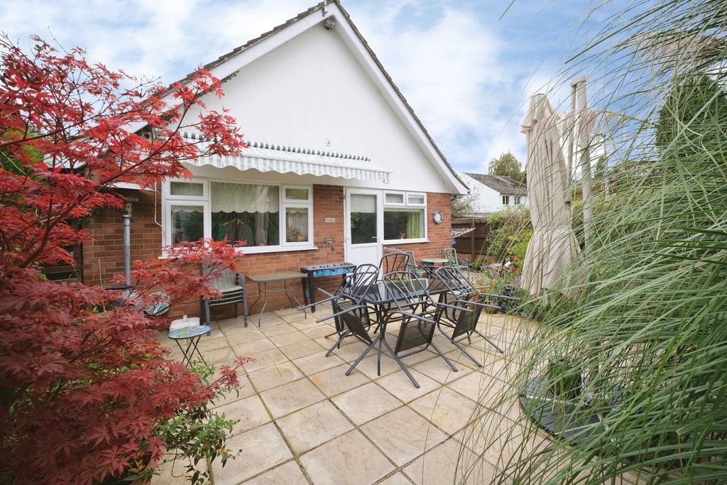Property photo 1 of 21 Front Garden