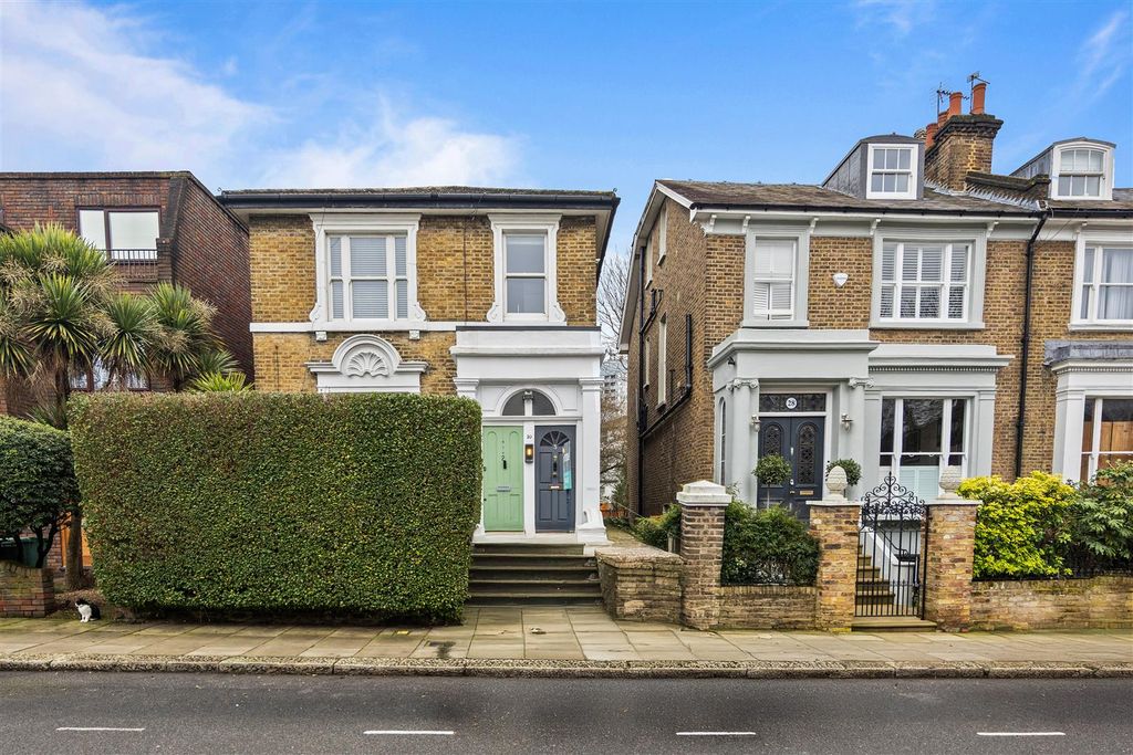 Property photo 2 of 9