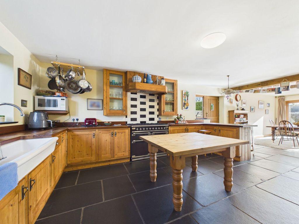 Property photo 2 of 27