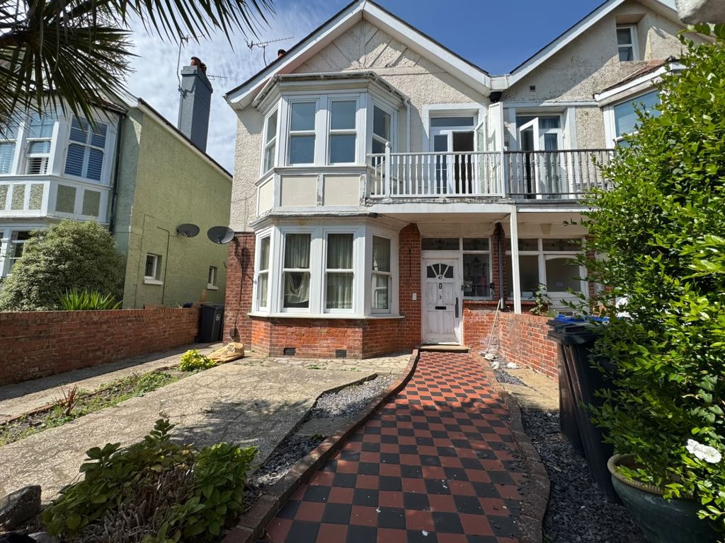 Property photo 1 of 6 ce1686A3-659E-4594-A264-5A6d3c0A9c6E