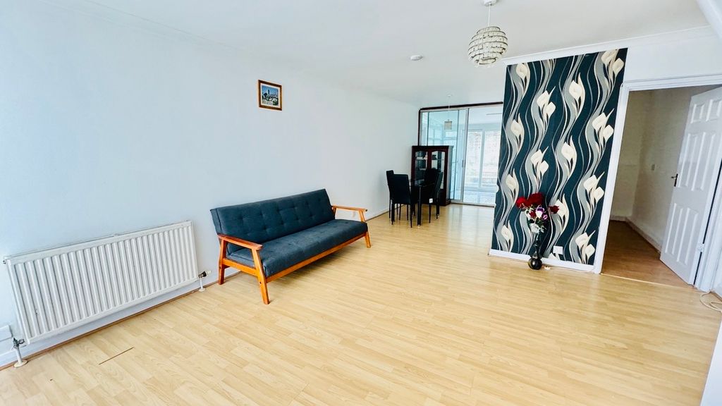 Property photo 3 of 31