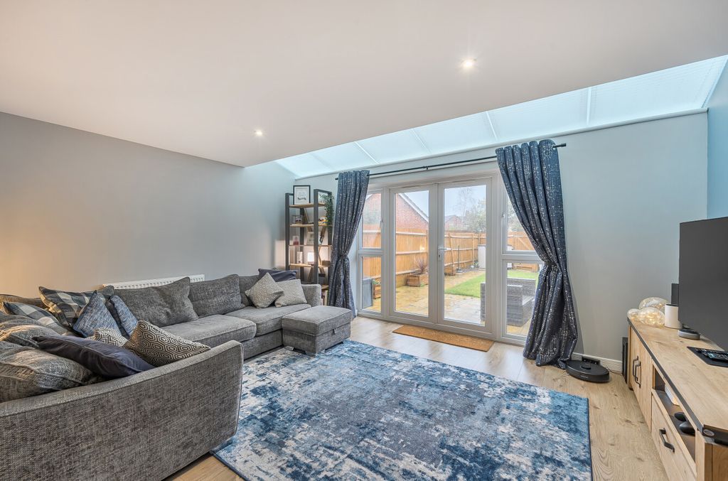 Property photo 3 of 13 1403780-27-6970c6...