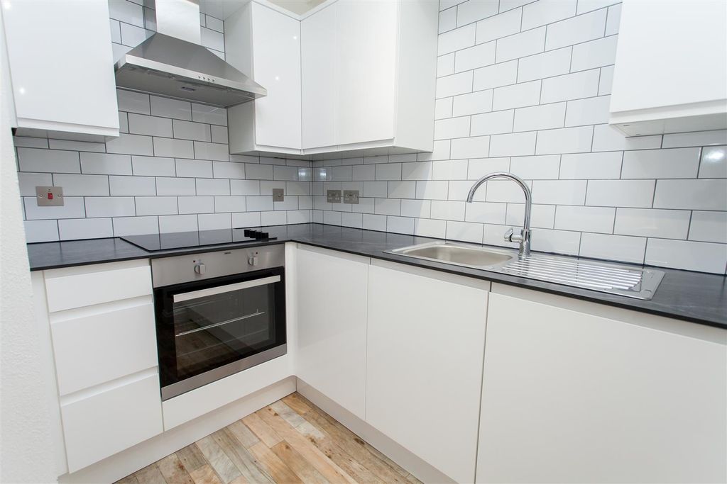 Property photo 3 of 16 Reception/Kitchen